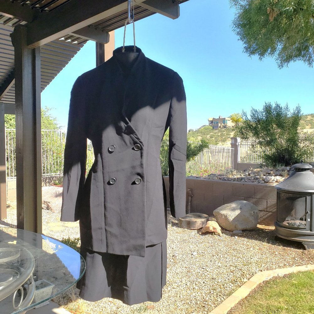 BARGAIN!!  Emporio Armani made in Italy SEXY black suit!